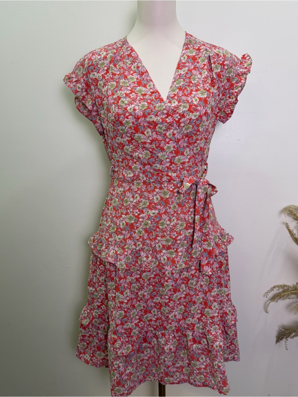 Monteau Los Angeles Red Floral V Neck Surplice Dress Size Small